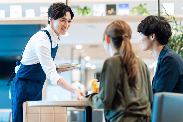 進化できる飲食企業のマネージャーを育てるには？多店舗化で必須の「マーケティング思考」の教え方