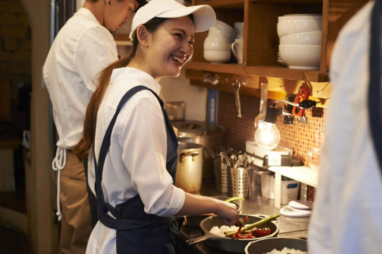 日々に意味を持たせる飲食店長教育｜“昨日の自分を超える習慣化”で現場の主体性を生む