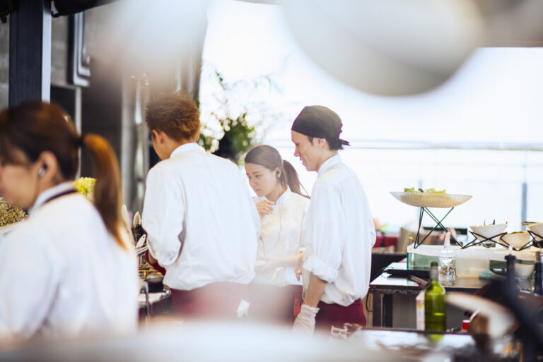 指示できない若手が増える理由｜飲食店経営者が店長に伝えたい“信頼を築く会話術”