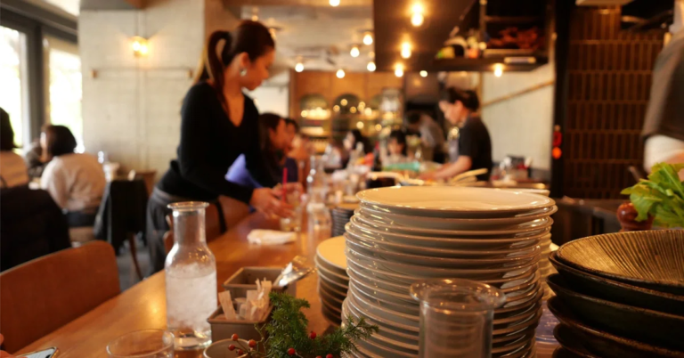 “教える”から“引き出す”へ｜多店舗マネージャーに求められるリーダーの育て方